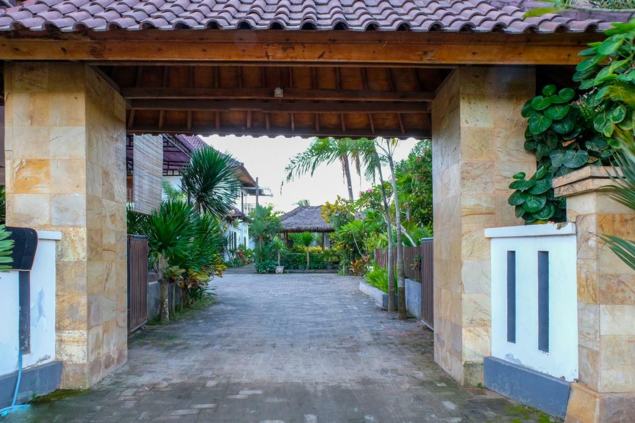 Friends Beach Hotel Kuta  Exterior photo